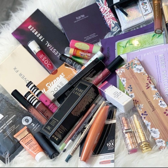 $500 Makeup Mystery Bundle ($650 value) - Picture 1 of 7